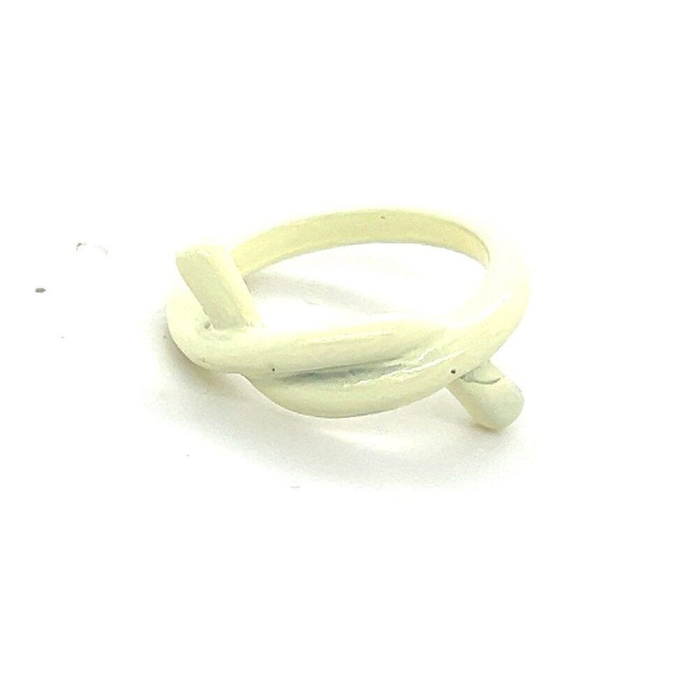 ‎White Knot Ring